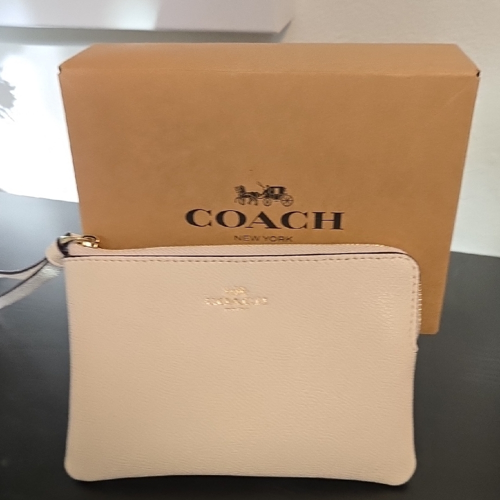 NWOT Coach Cream Wristlet